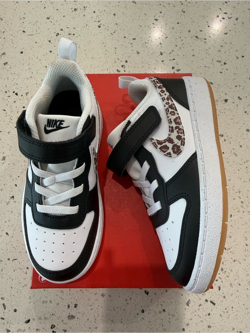 New girls Nike Sz 10 shoes court cheetah